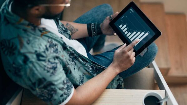 An investor uses a tablet